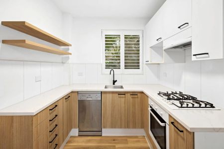 Prime Freshwater Living – Coastal Convenience at its Best - Photo 2
