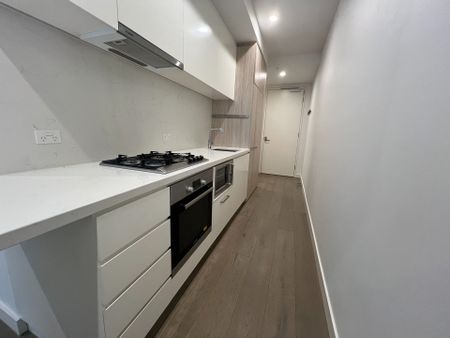 1 Bedroom Apartment with carpark - Photo 2