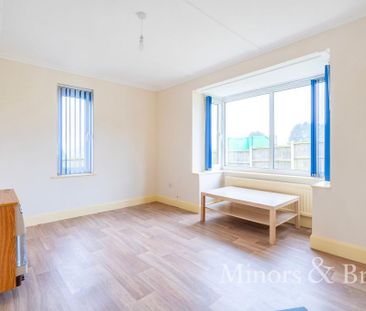 3 bedroom detached bungalow to rent - Photo 2