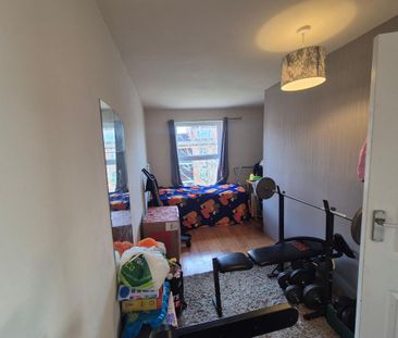 3 bedroom flat to rent - Photo 3