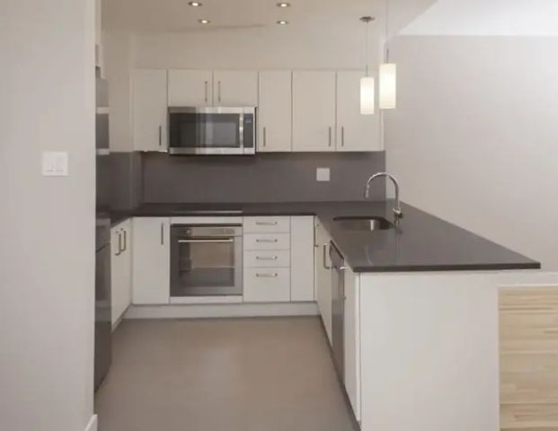 Mountain Place | 3468 Rue Drummond, Montreal - Photo 1