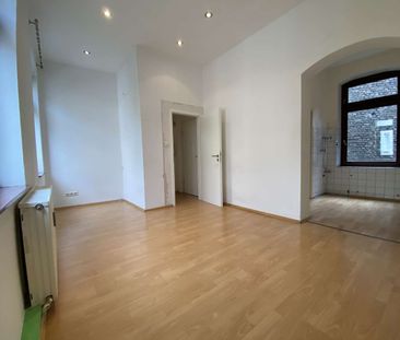 Köln: ALTBAU - ZWEI ZIMMER WOHNUNG mit HOHEN DECKEN am RUDOLPLATZ - Photo 1