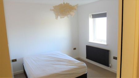 2 bedroom ground floor flat to rent - Photo 2