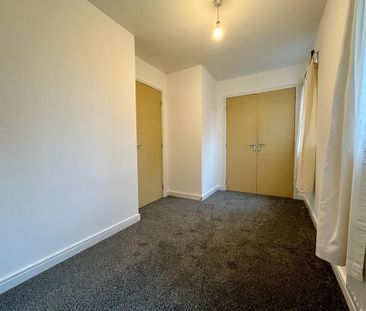 2 bedroom end of terrace house to rent - Photo 2