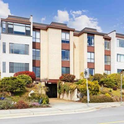 2 bed 2 washroom condo in White Rock - Photo 3