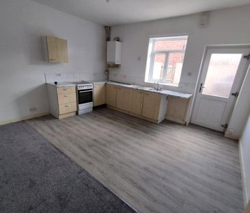 2 bedroom terraced house to rent - Photo 2