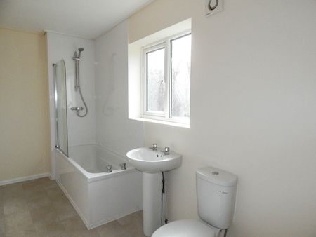 3 bed flat to rent in Chichester Road, South Shields, NE33 - Photo 3