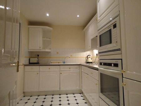 2 bedroom ground floor flat to rent - Photo 5