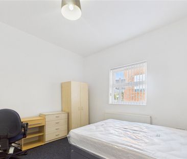 Room 2 - Photo 4
