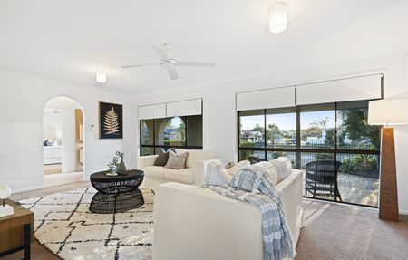 68 Dorsal Drive, Birkdale QLD 4159 - House For Rent | Domain - Photo 2