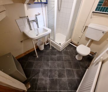 5 Bed Student Accommodation - Photo 3