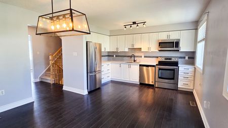 For Lease - 49 Ferndale Drive Unit# 5, Barrie, Ontario - Photo 2