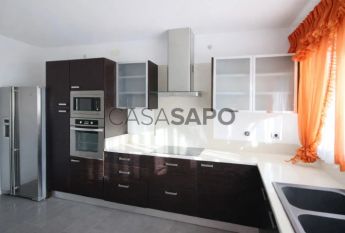 Moradia em Banda T3 Triplex para alugar no Funchal