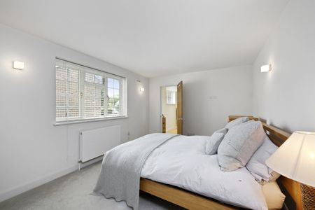 Augustus Road, London, SW19 flat to rent - Photo 3