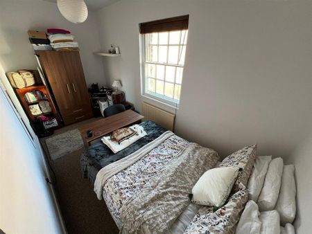 4 bedroom semi-detached house to rent - Photo 4