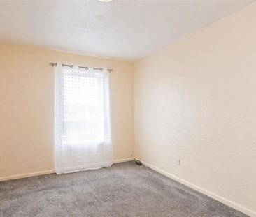 1 bed Flat To Let - Photo 4