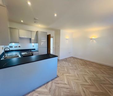 North Town Road, Maidenhead - Photo 1