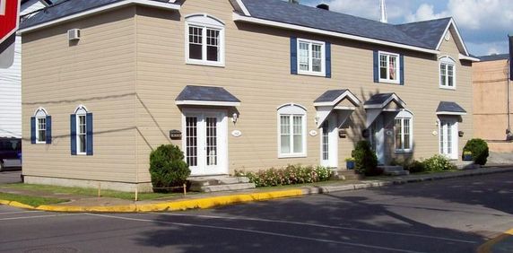 1ER NOVEMBRE -CENTRE VILLE JOLIETTE SPLENDIDE 4 1-2 SUR 2 ÉTAGES ! CONSTRUCTION SUPÉRIEUR ! A VOIR !!! - Photo 2