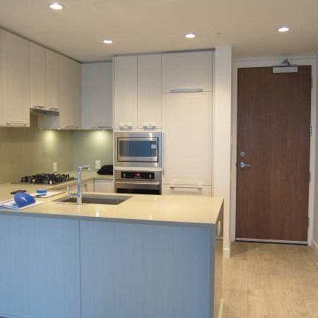 1 Bedroom w/parking & utilities-Cambie St -Vancouver- Oakridge/Langara - Photo 3