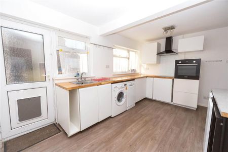 3 bedroom terraced house to rent - Photo 3