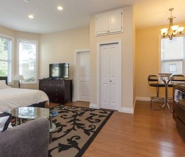 High-End Studio Suite on the Border of Oak Bay & Rockland – Pet Friend - Photo 3