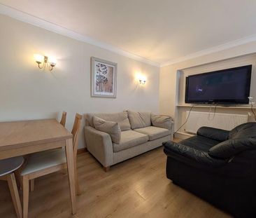 6 bedroom semi-detached house to rent - Photo 1