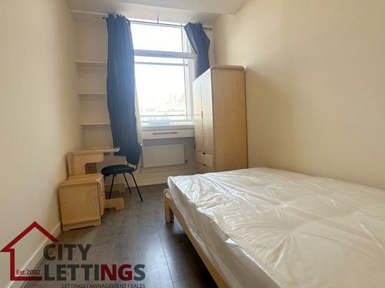 4 Bedroom Apartment - Photo 1