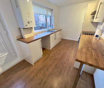 2 bedroom terraced house to rent - Photo 2