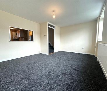 3 Bedroom Maisonette - Upper To Let - Photo 4