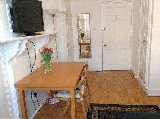 BILLS INCLUDED -Modern Studio Apartment with Garden Access in the heart of Hammersmith, London W6 - Photo 1