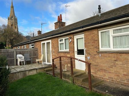 2 bedroom semi-detached bungalow to rent - Photo 4
