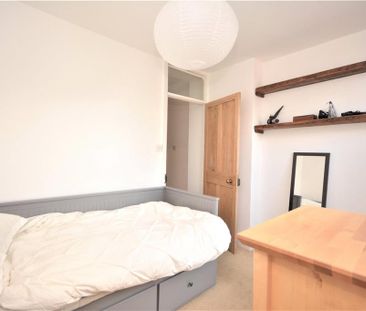 2 bedroom end of terrace house to rent - Photo 3