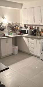 4 ½ à louer spacieux et lumineux semi meublé - Photo 3