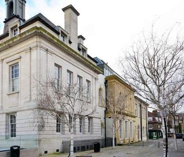 Market Place, Brentford, TW8 - Photo 1