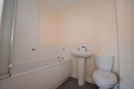 2 bedroom terraced house to rent - Photo 4