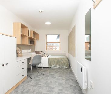 1 bedroom in a flat share to rent - Photo 3