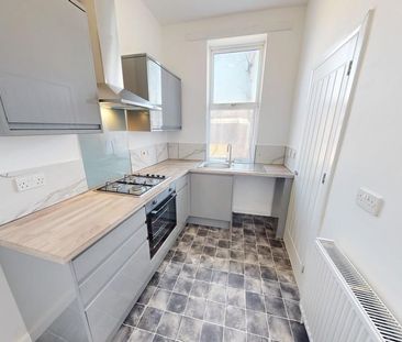 2 bedroom end of terrace house to rent - Photo 5