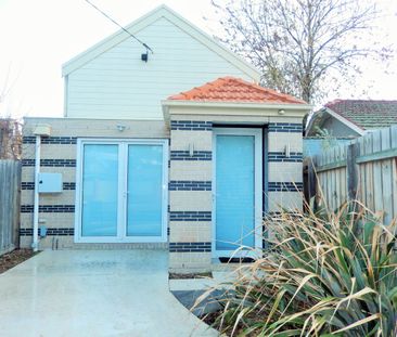 Low Maintenance Freestanding House - Photo 5