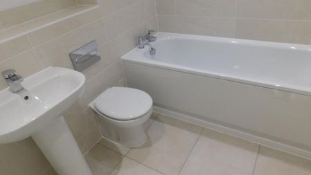 3 bedroom semi-detached house to rent - Photo 3