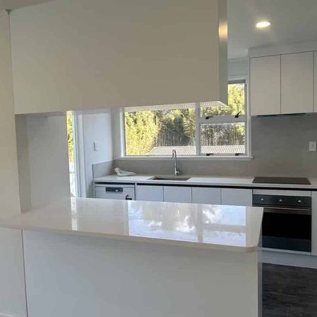 Newly renovated 3 bedrooms home in Torbay - Photo 3