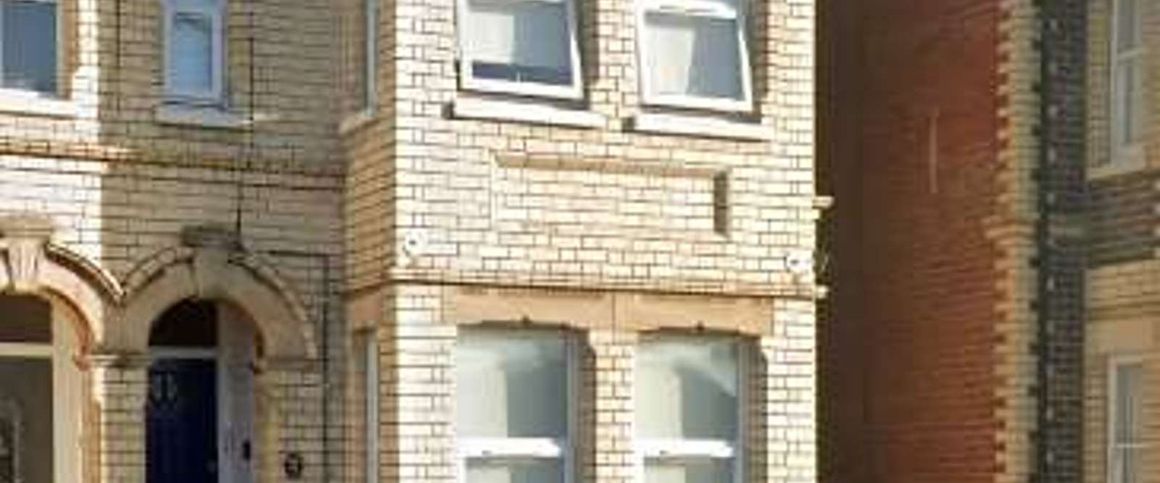 6 BED ALL ENSUITE 1 STUDIO HMO - Photo 1