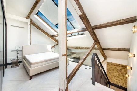 2 bedroom flat in Wapping Wall - Photo 4