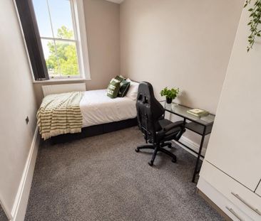 3 bedroom flat to rent - Photo 4