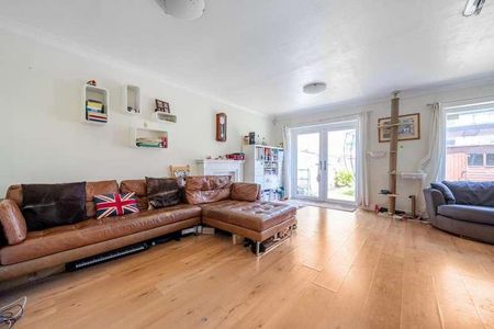 Woking, Surrey, GU21 - Photo 2