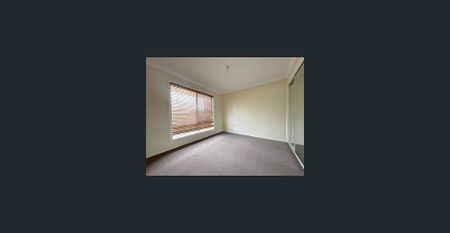 Charming Family Home in Roxburgh Park - Photo 2