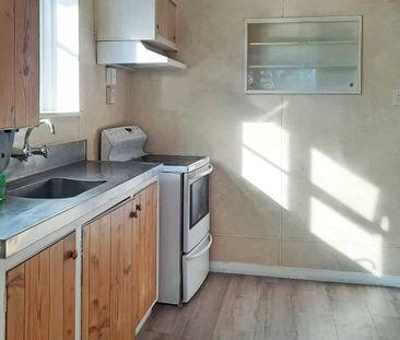 Three Bedroom Home In A Great Location With Lots Of Parking - Photo 3