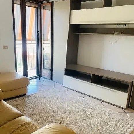 GUIDONIA TRILOCALE ARREDATO Con BALCONE - Foto 1
