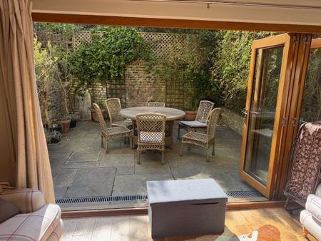 1 Bed Flat, Halford Road- Garden, SW6 - Photo 5