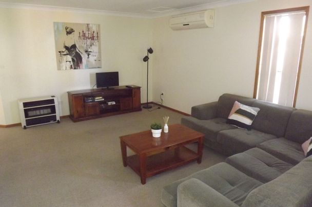 One Furnished Room Available with Shared Facilities. Close to Everything, Outgoings Included in the - Photo 1