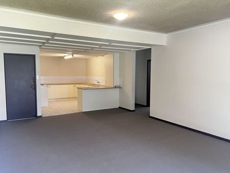 2/1 Burra St, 4217, Chevron Island Qld - Photo 2